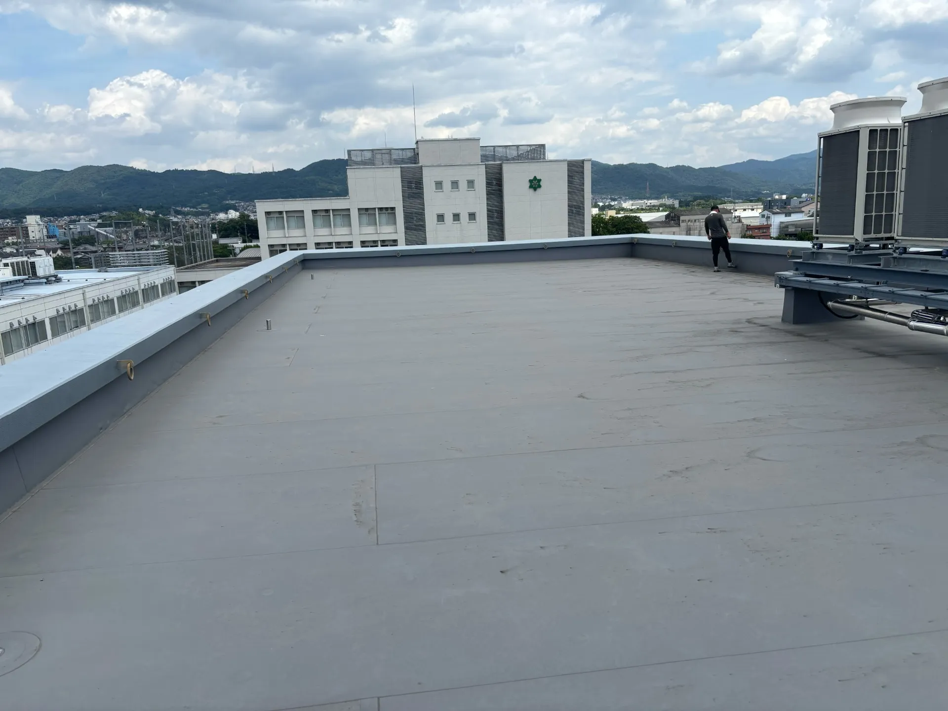 屋上防水の寿命は何年?放置すると起こる3つのトラブル